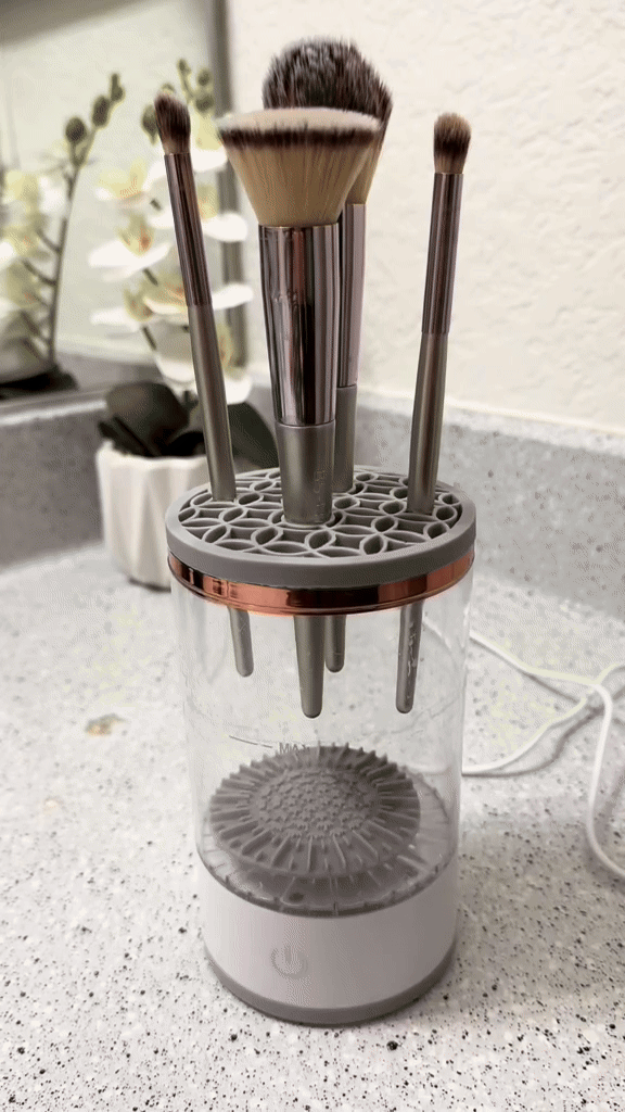 Speedy Makeup Brush Cleaner